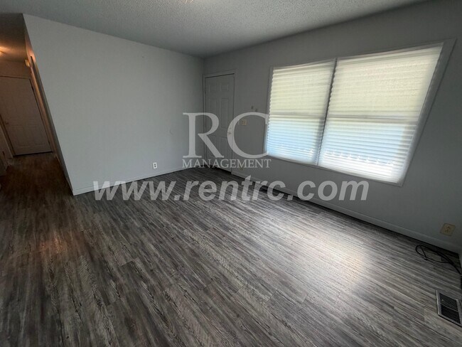 Building Photo - 1016 Koehn-