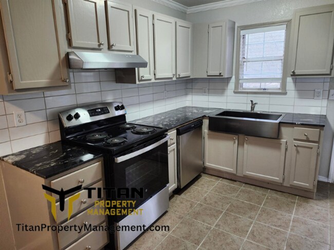 Building Photo - 2 bed/2 bath Apartment