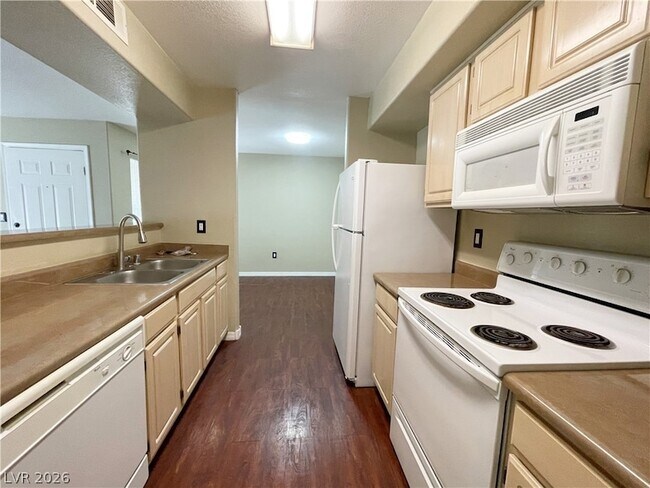 Building Photo - 555 E Silverado Ranch Blvd