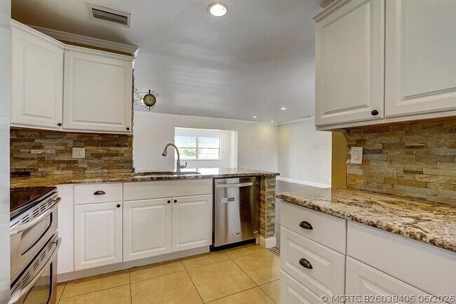 Building Photo - 9387 Richmond Cir