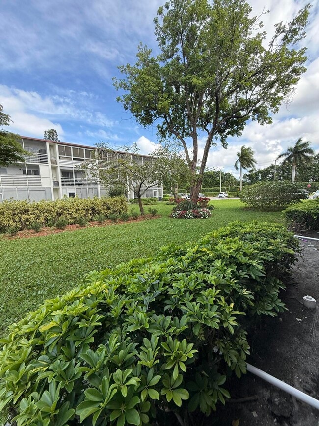 Building Photo - 389 Fanshaw Way