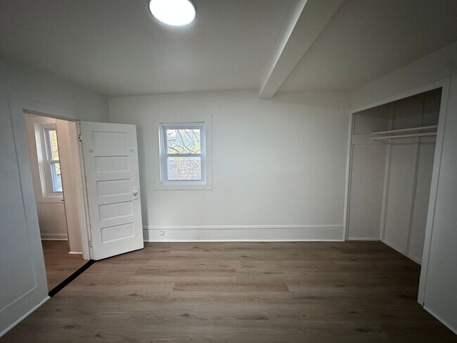 Building Photo - 303 Weston Ave