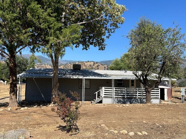 Building Photo - Quiet foothills