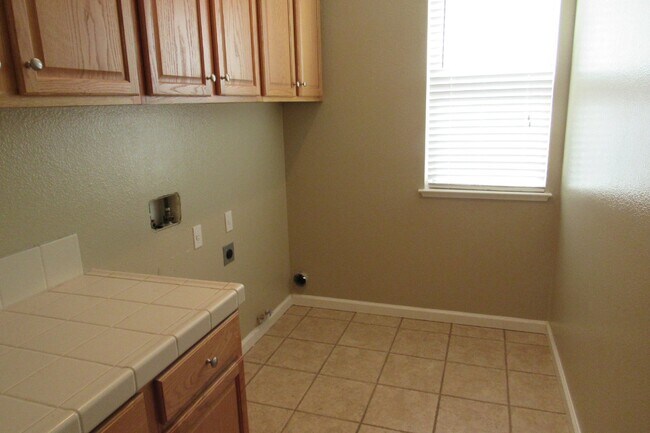 Building Photo - Beautiful Deer Ridge 4 Bed, 3 Bath Brentwood Home