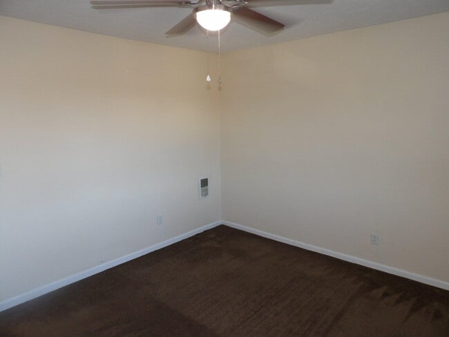 Building Photo - 65 Ashwood Ct