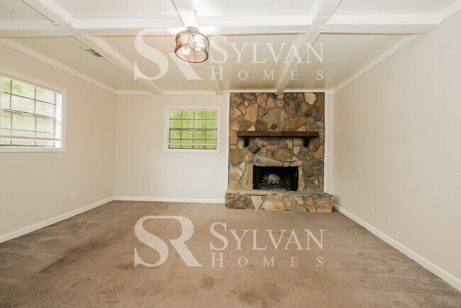 Building Photo - Immerse yourself in comfort and convenience