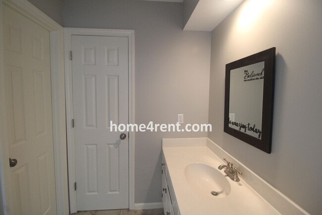 Building Photo - Gorgeous Lake Home w/ Beautiful Walking Tr...