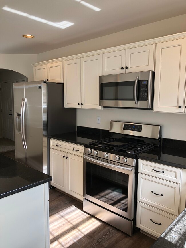 gas cooktop and built in microwave - 800 N Laurel Ave