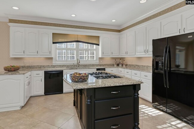 Building Photo - Stunning 5 Bedroom 3 Full Bath and 2 Half ...