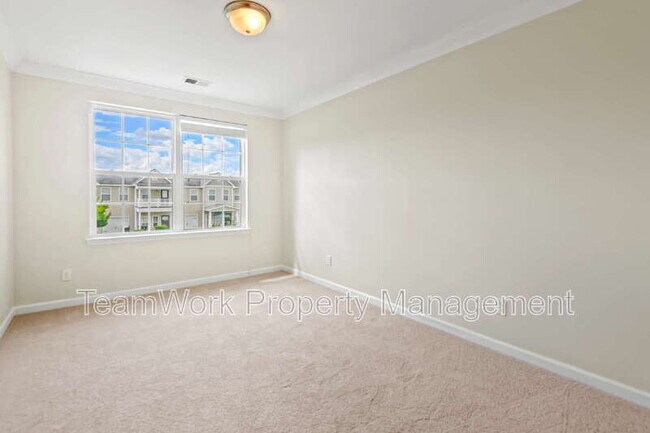Building Photo - 143 Kirkland St