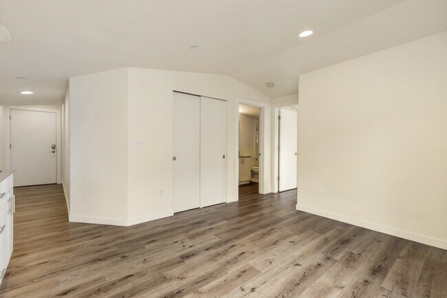 Building Photo - Modern Apartments in Prime Queen Anne Loca...