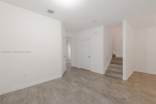 Building Photo - 152 SW 185th Way