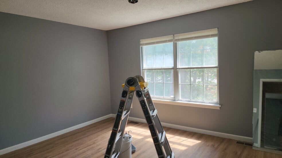 Building Photo - 25 Seneca Dr