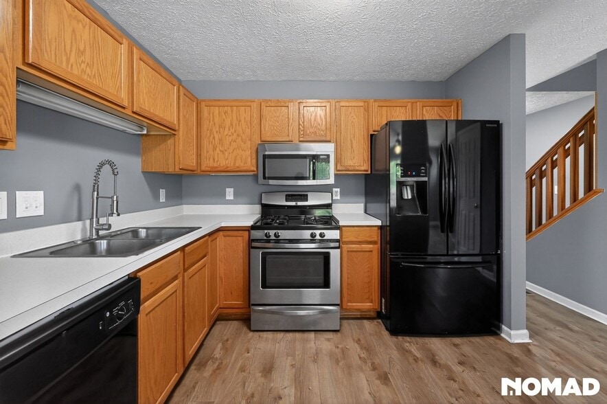 Building Photo - 34955 Northview Cir