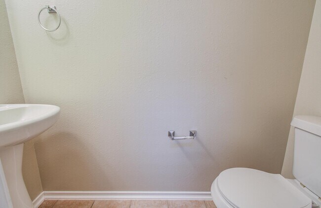 Building Photo - 17230 Oakwood Chase Dr
