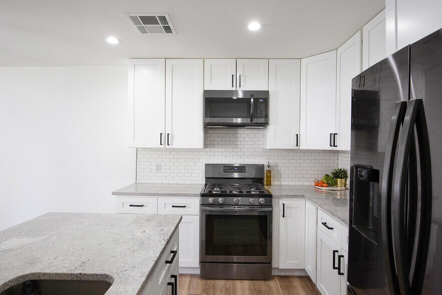 Building Photo - 12340 Little Emily Way