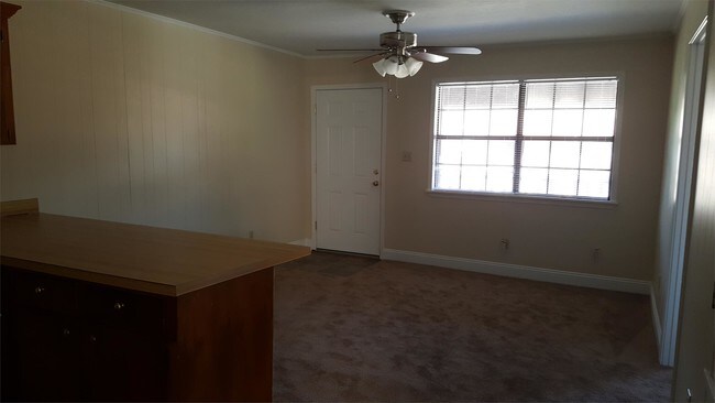 Building Photo - 209 Dixie Ave