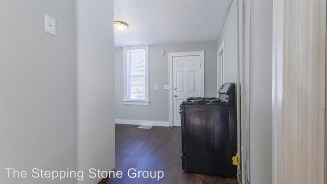 Building Photo - 2307 University Ave NE