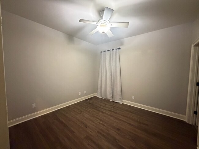 Building Photo - 30 N Wildflower Dr