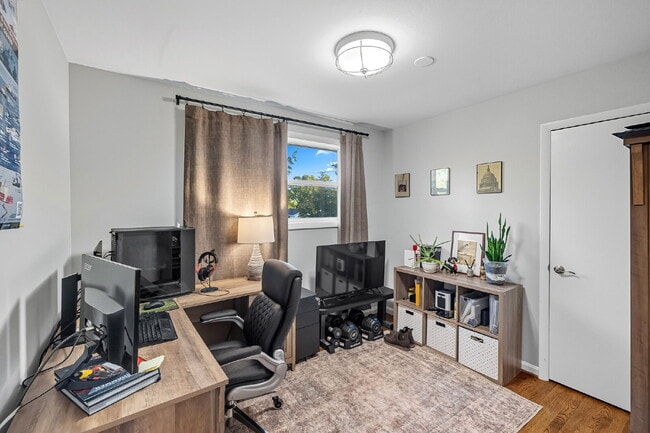 Building Photo - Convenient, Affordable and Updated!!.... Fenced 1/4 acre Yard, 3BR and walk-out basement.... Pets...