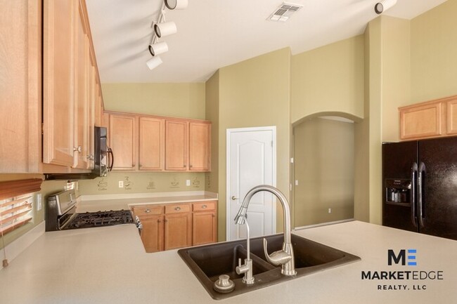 Building Photo - 4Bed/2Bath House at Greenway Rd/175th Ave!...