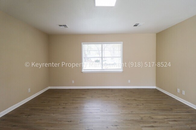 Building Photo - 3 Bed | 2.5 Bath in Oologah!