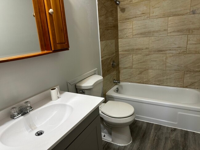 Building Photo - 1590 Perry Ct