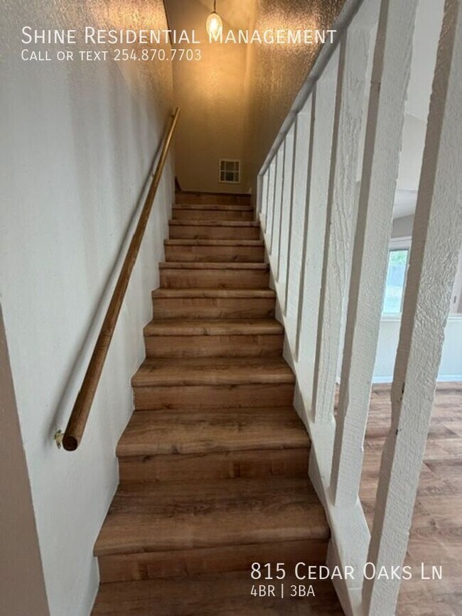 Building Photo - 815 Cedar Oaks Ln