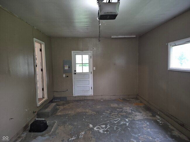Building Photo - 2725 Kristen Dr W