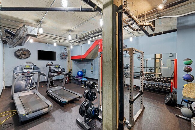 Building Photo - 2Bd/1.75Ba Seattle Condo
