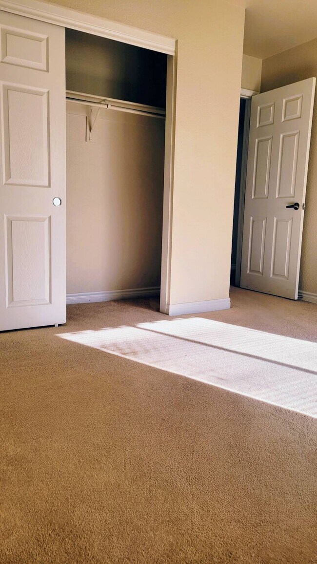 Building Photo - 5251 Indian River Dr