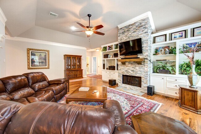Building Photo - 1811 Emerald Green Dr