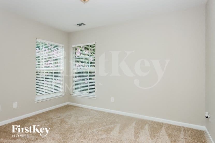 Building Photo - 105 Meandering Way Ln