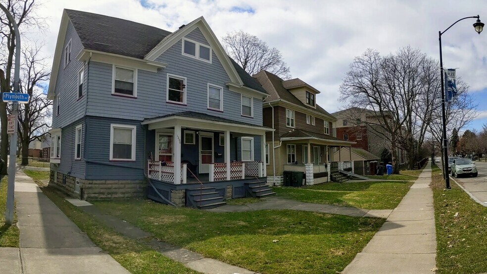 Building Photo - 1208 S Plymouth Ave