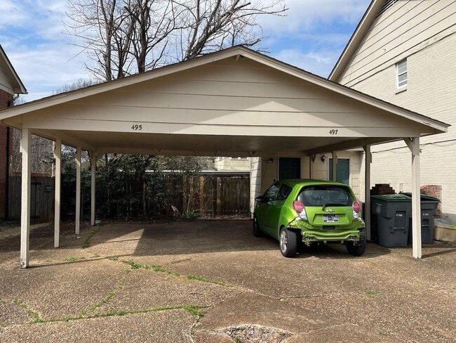 Building Photo - 495 Dickinson St