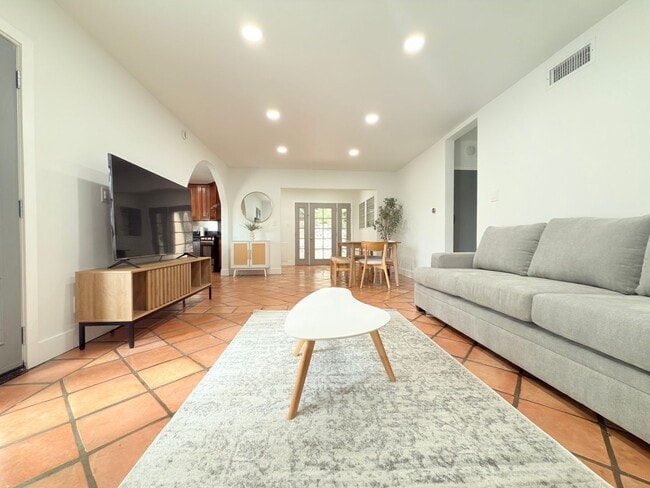 Building Photo - Luxury 4-Bedroom + Bonus Room Home in Gated Shadow Hills Community – Short & Long Term Available