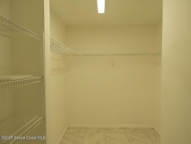 Building Photo - 394 Mott St SW