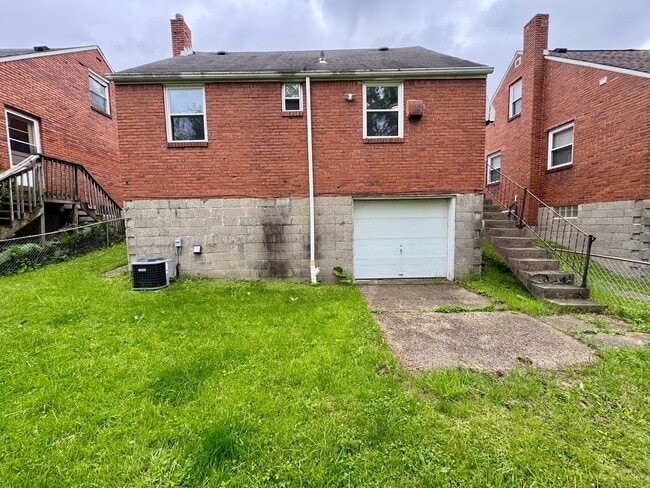 Building Photo - Charming 4 Bed 1.5 Bath house with BRAND NEW KITCHEN!!!