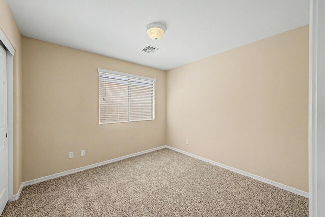 Building Photo - 26616 N Babbling Brook Dr