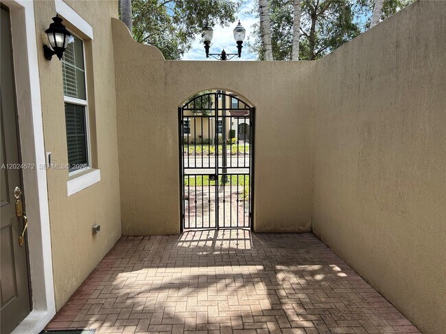 Building Photo - 1424 SW 147th Ave