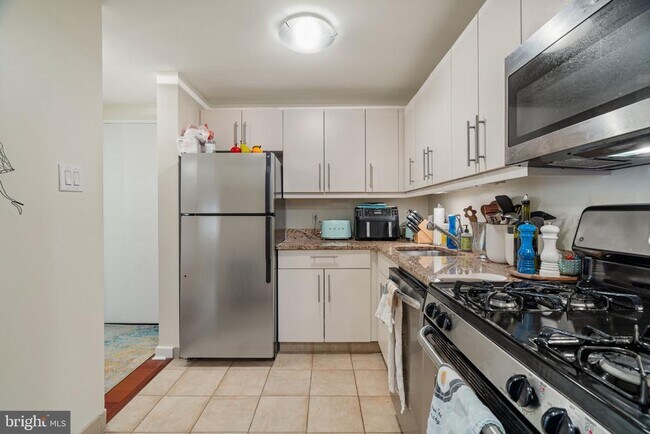 Building Photo - 219 S 18th St