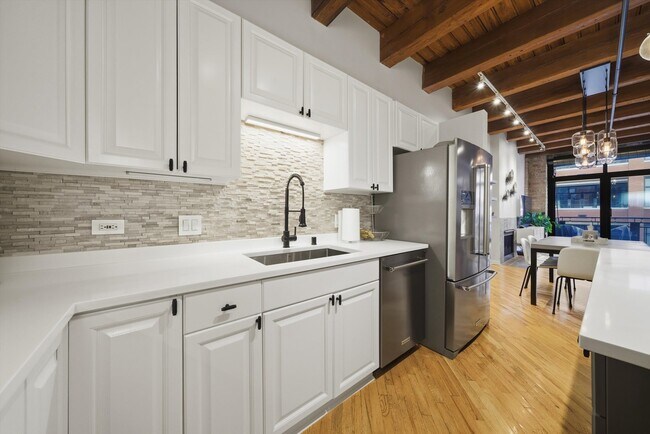 Building Photo - 520 W Huron St