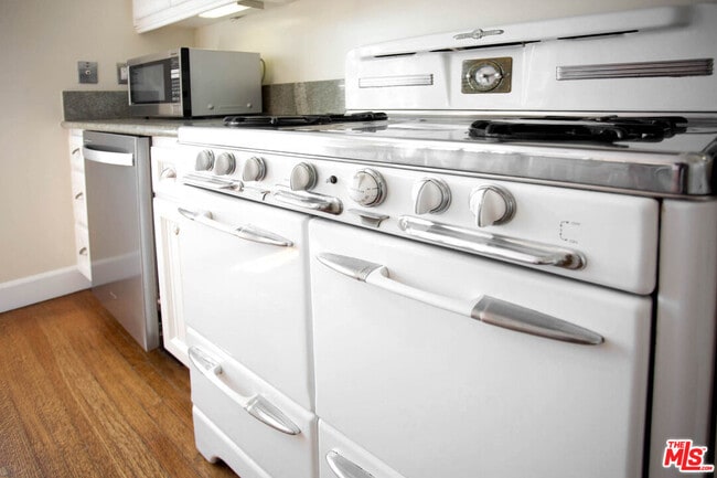 Building Photo - 1337 Westerly Terrace