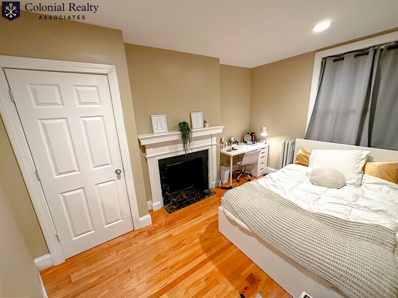 Building Photo - 72 Egmont St