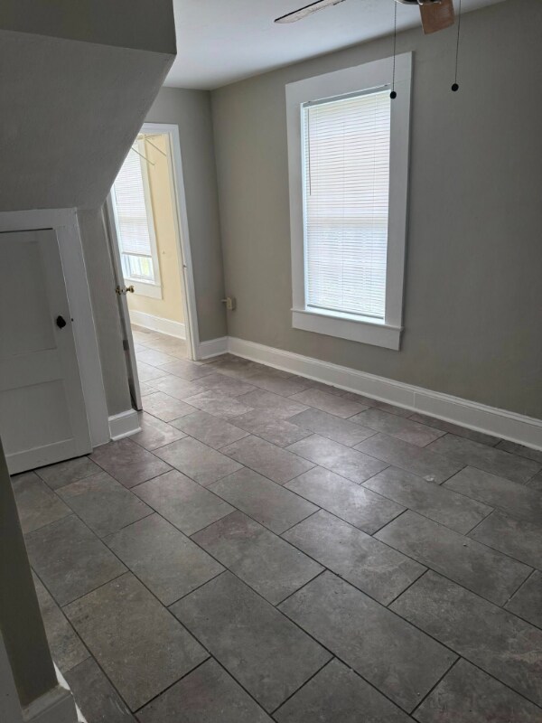 Building Photo - 717 E 6th Ave