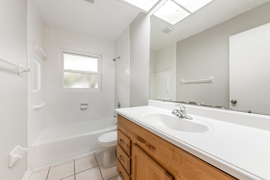 Building Photo - 4760 Greencroft Rd
