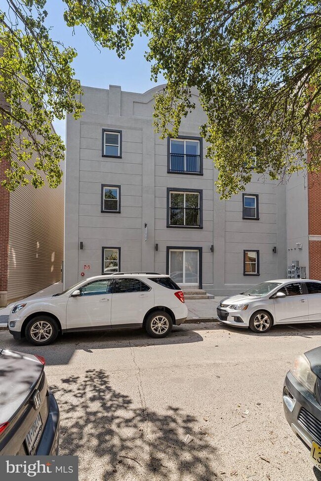 Building Photo - 980 N Marshall St