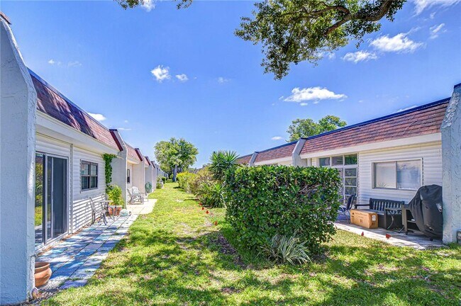 Building Photo - 13870 Oakwood Ln