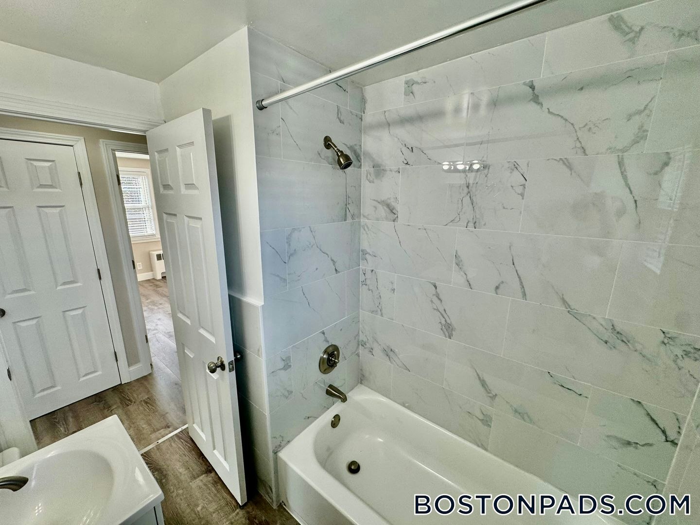 Building Photo - 127 Shawomet Ave