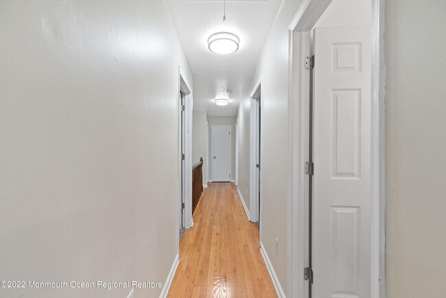 Building Photo - 2 Karen Ct